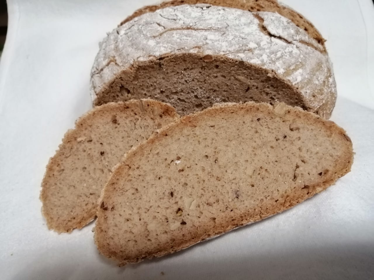 Glutenfreies Brot mit Sonnenblumenkernen